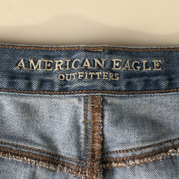 American Eagle Women’s Mom Jean Light Blue Distressed Size 4 Short - Picture 4 of 16